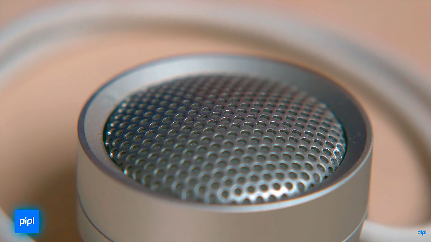 mic-3.jpg (130 KB)
