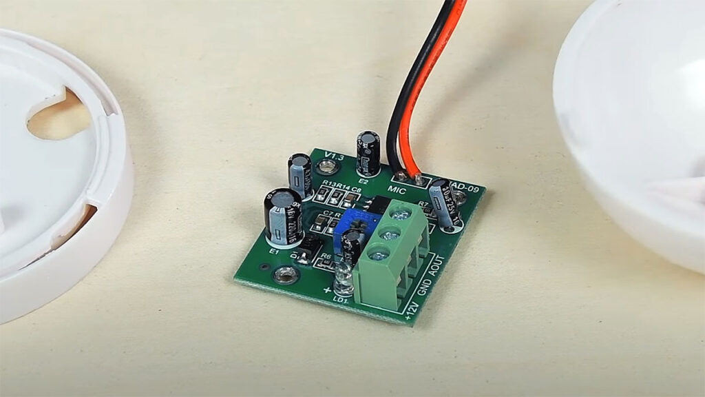 microfon-1024x576.jpg (66 KB)